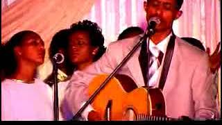 Yohannes Girma  Andande Edekmina አንዳንዴ እደክምና  Live 2007 [upl. by Pickering]